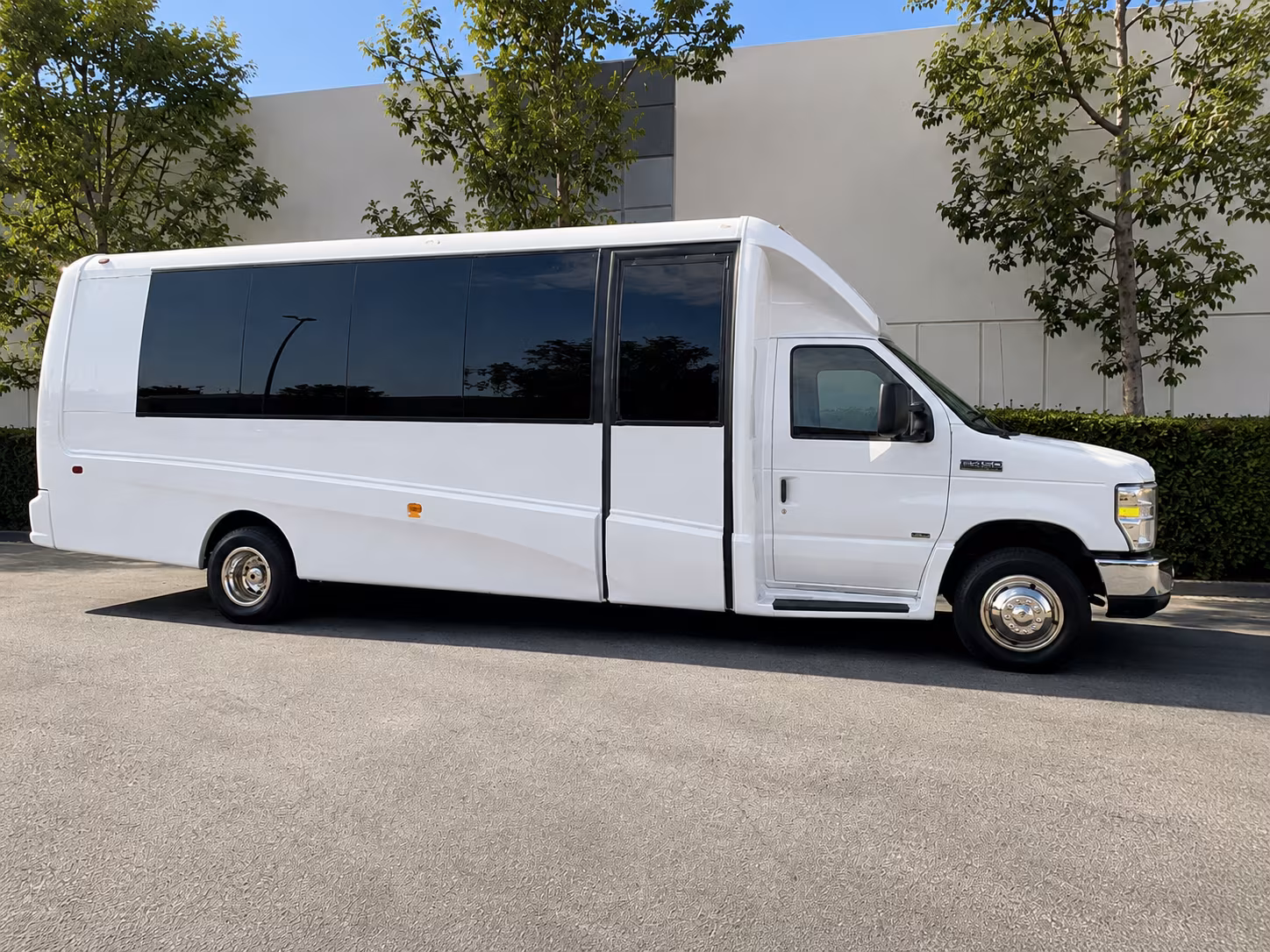 employee shuttle buses for taylor s manufacturing and industrial corridor
