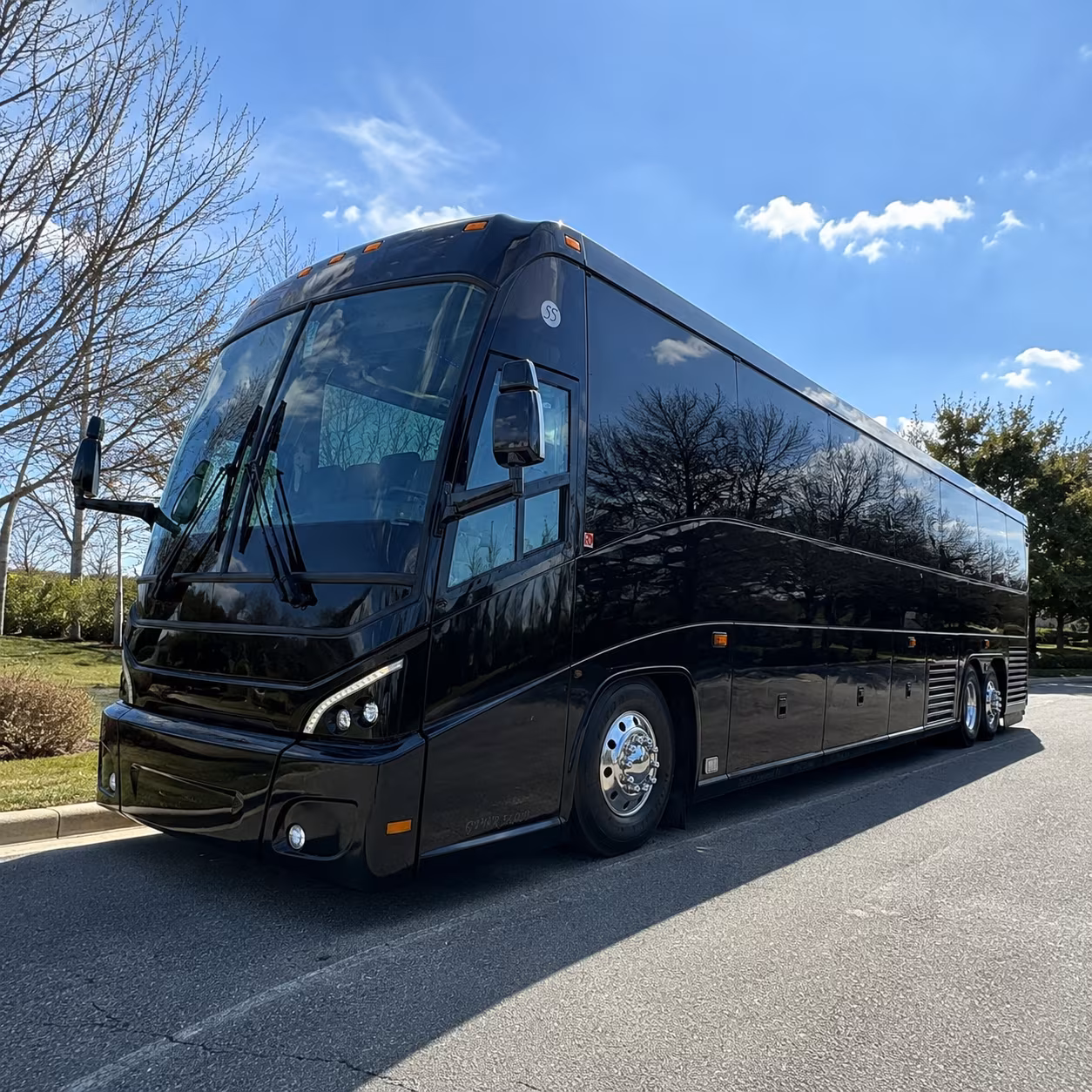 hotel and venue shuttle buses for airport arrivals in the downriver area