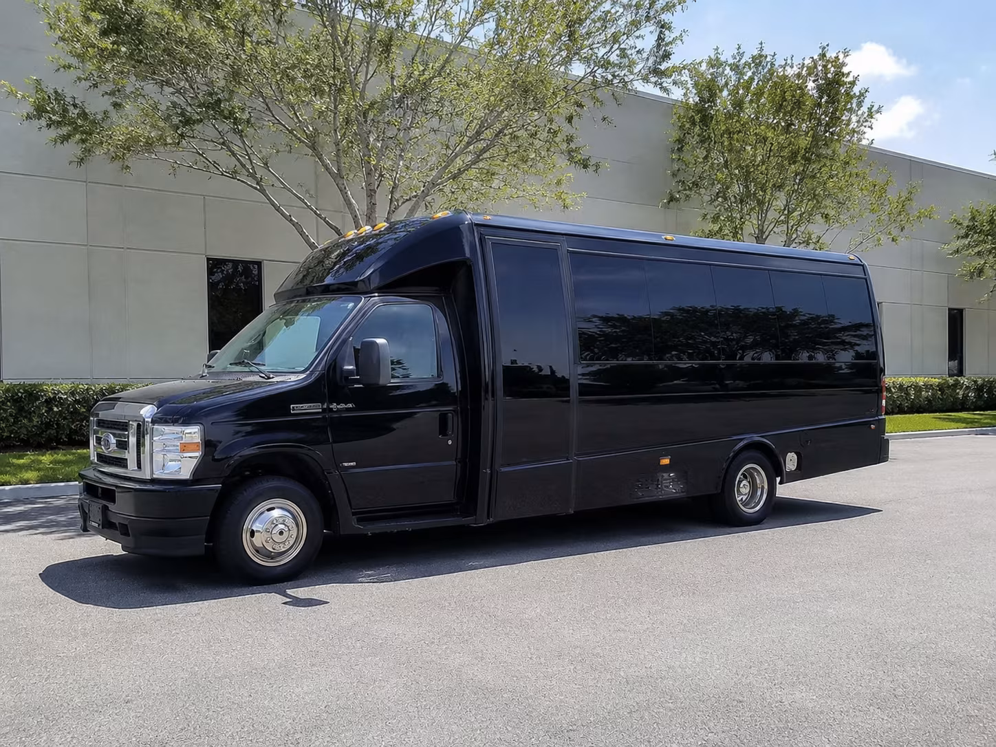 shuttle buses to michigan lottery amphitheatre at freedom hill
