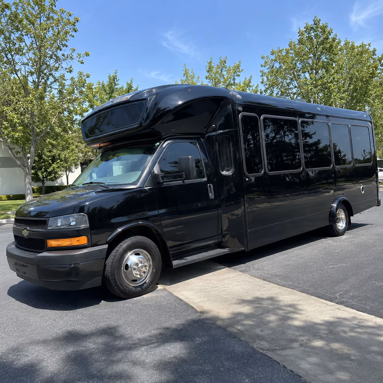taylor 15 passenger party bus