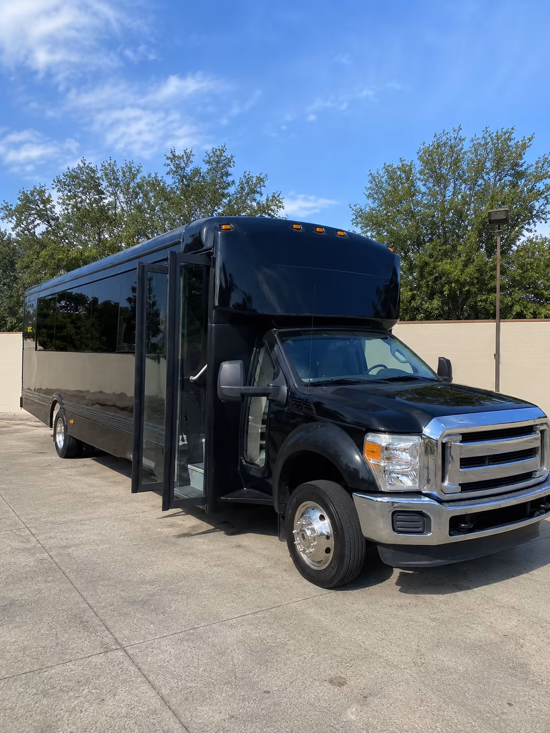 taylor 20 passenger party bus